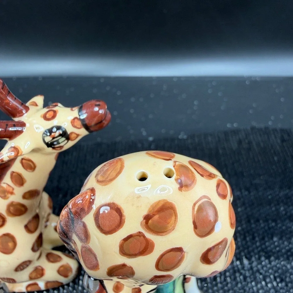 Blue Sky Ceramic Giraffe Salt and Pepper‎ Shaker Set Brown Tan Hand Painted 4in